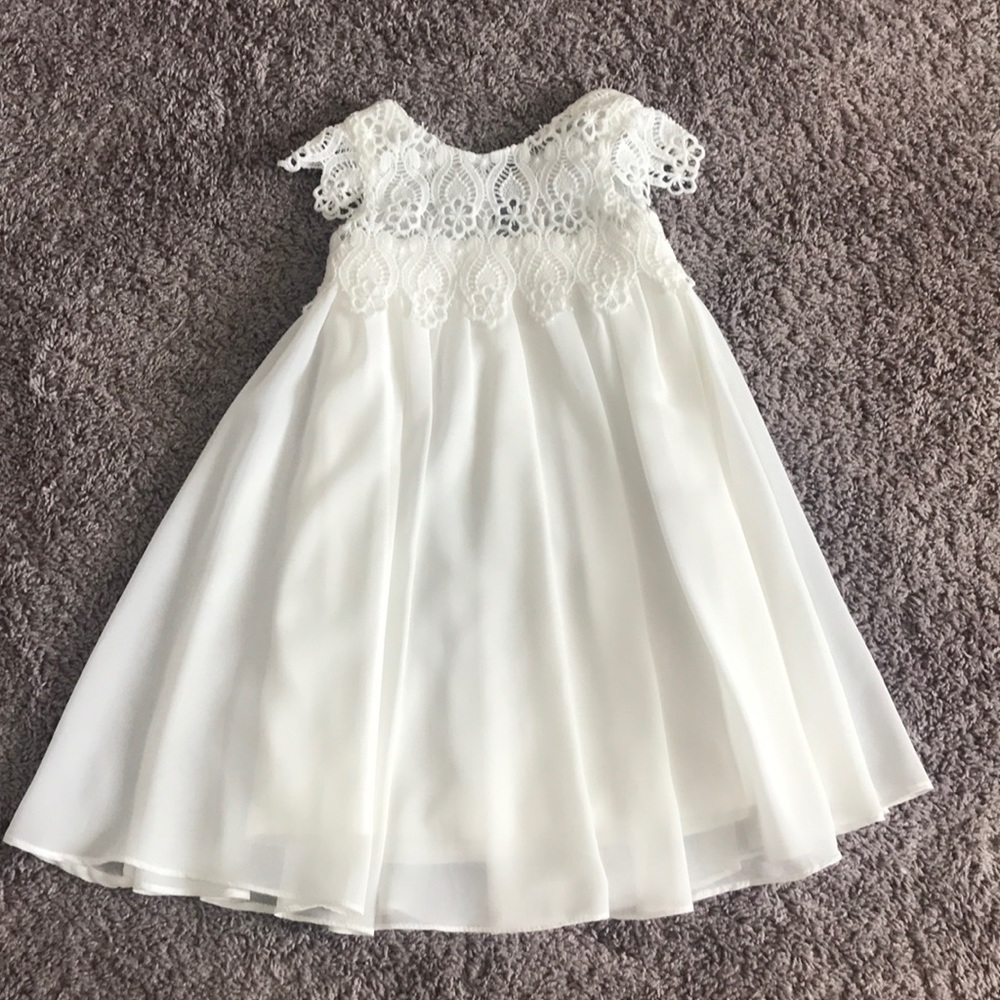 Lined ivory dress with detailed collar.